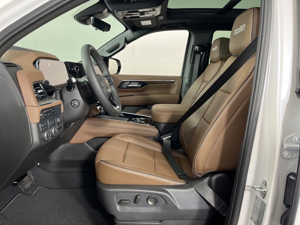 Thumbnail: 2025 Chevrolet Tahoe - 25