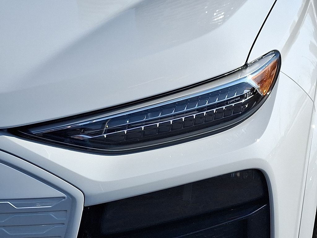 Thumbnail: 2025 Audi Q6 e-tron - 9