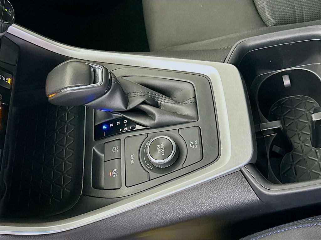 Thumbnail: 2023 Toyota RAV4 - 17