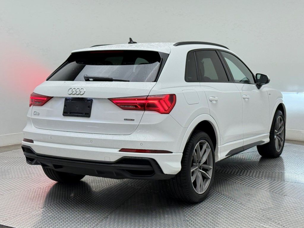 Thumbnail: 2025 Audi Q3 - 12