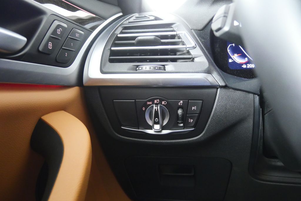 Thumbnail: 2023 BMW X4 - 20