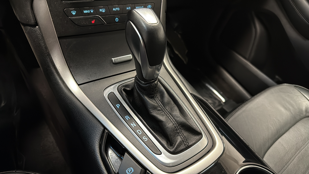 Used 2018 Shadow Black Ford SEL image 19
