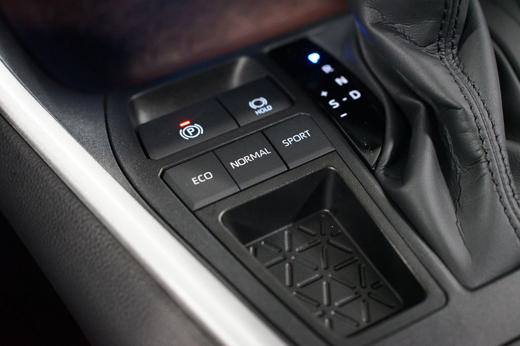 Thumbnail: 2025 Toyota RAV4 - 22