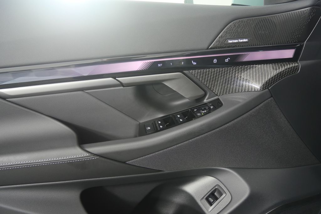 Thumbnail: 2027 BMW i5 - 8