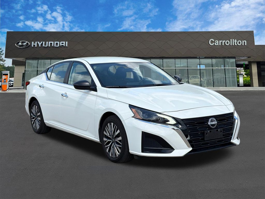 Used 2025 White Nissan 2.5 SV image 3