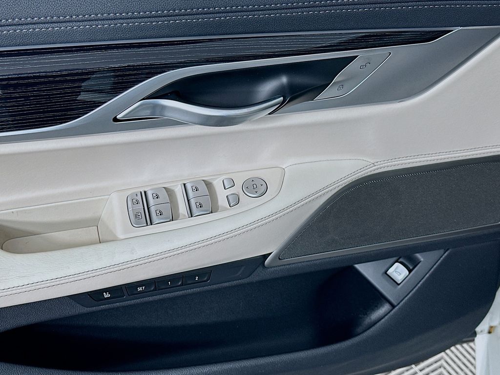 Thumbnail: 2020 BMW 7 Series - 18
