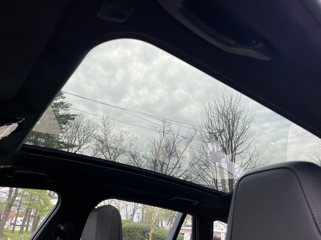 Thumbnail: 2026 BMW M5 - 22