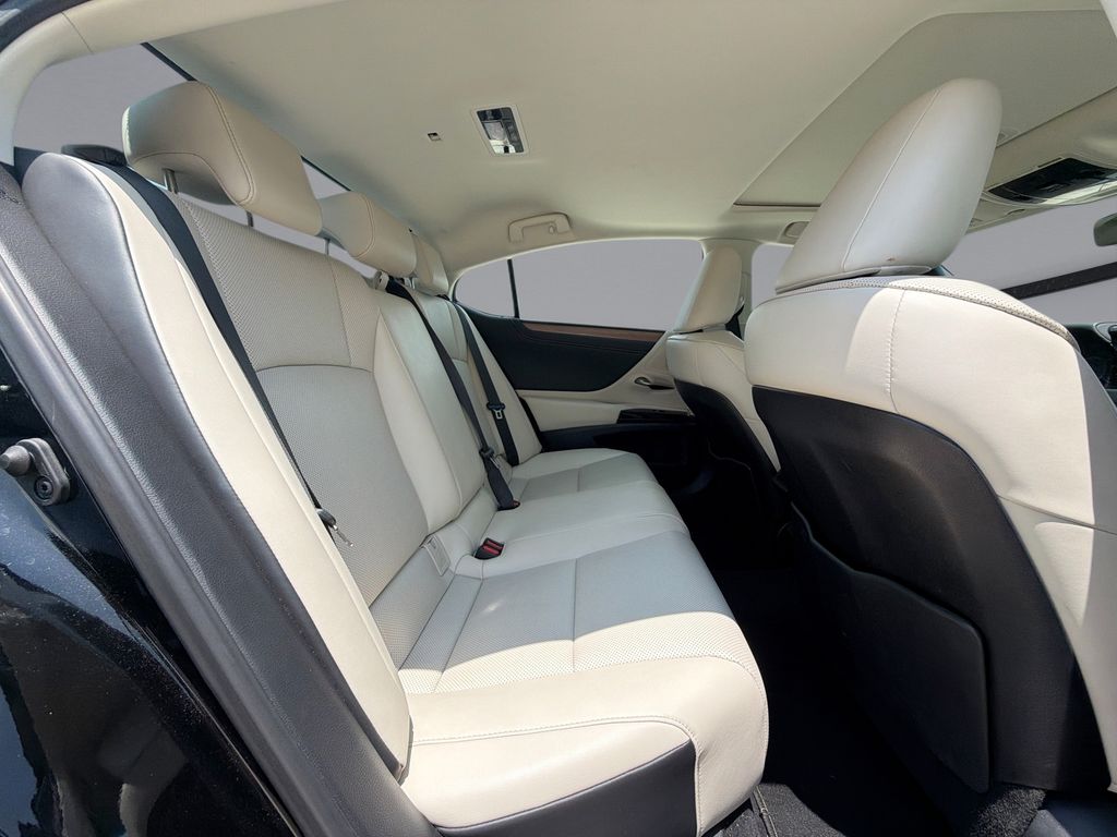 Thumbnail: 2024 Lexus ES - 17