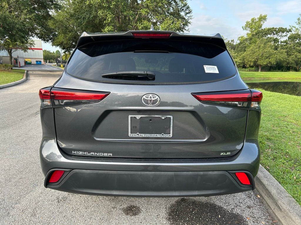 2022 Toyota Highlander XLE 4