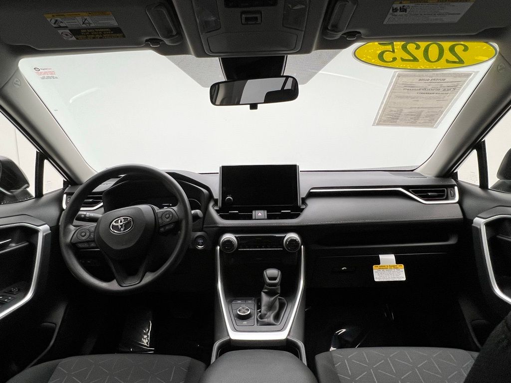 2025 Toyota RAV4 XLE 12