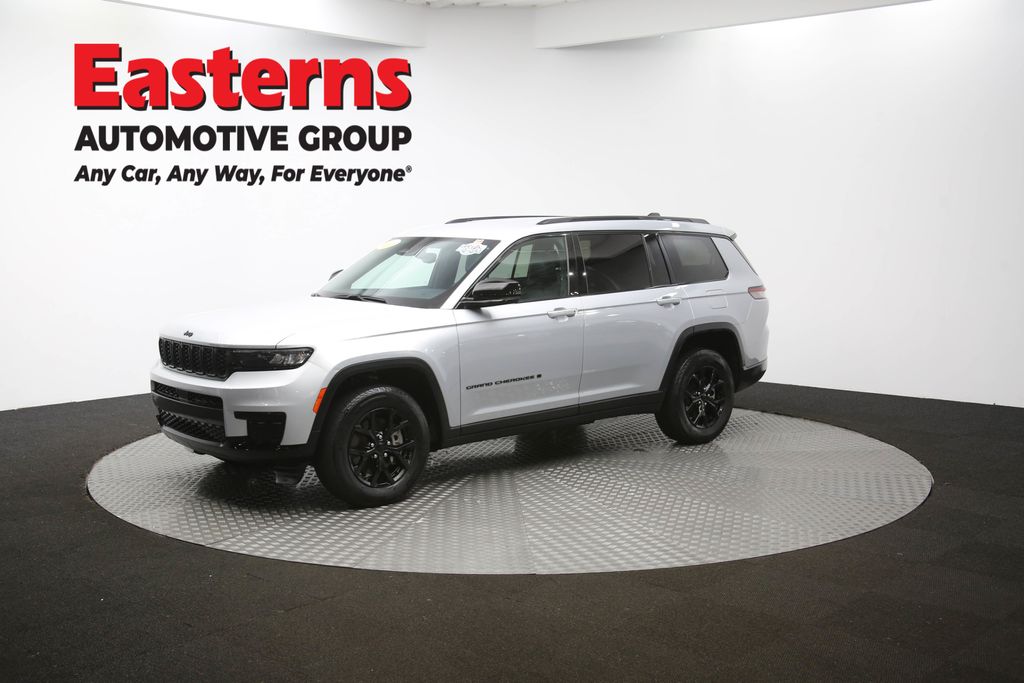 Used 2024 Silver Jeep Altitude image 56