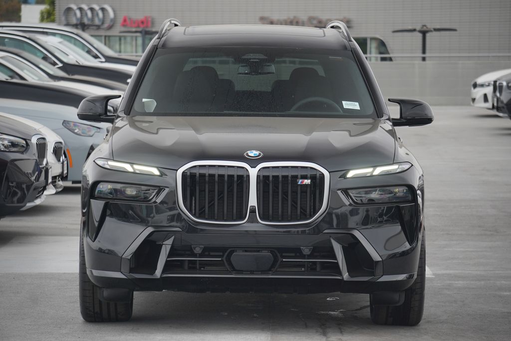 2025 BMW X7 M60i 2