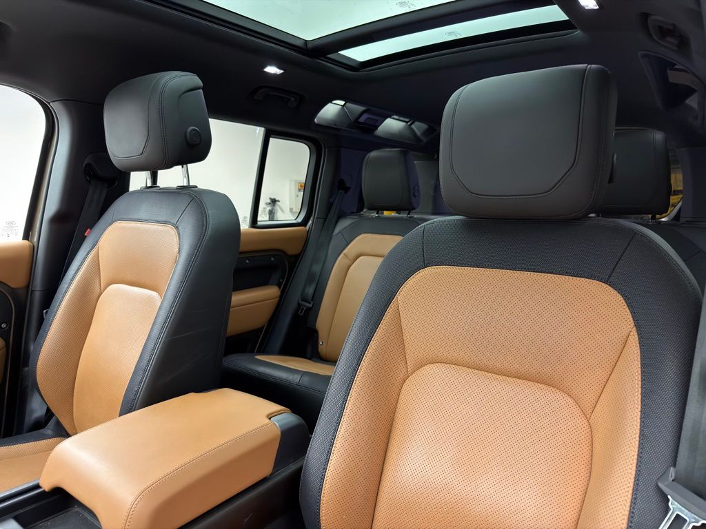 Thumbnail: 2024 Land Rover Defender - 10