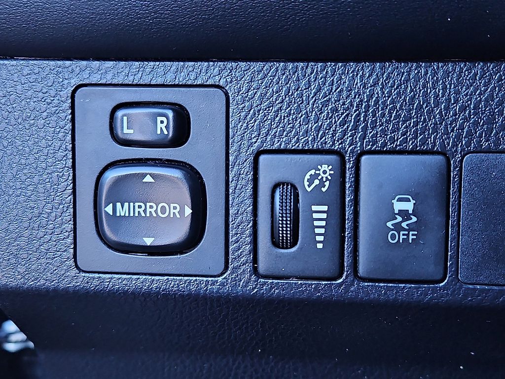 Thumbnail: 2015 Toyota RAV4 - 26