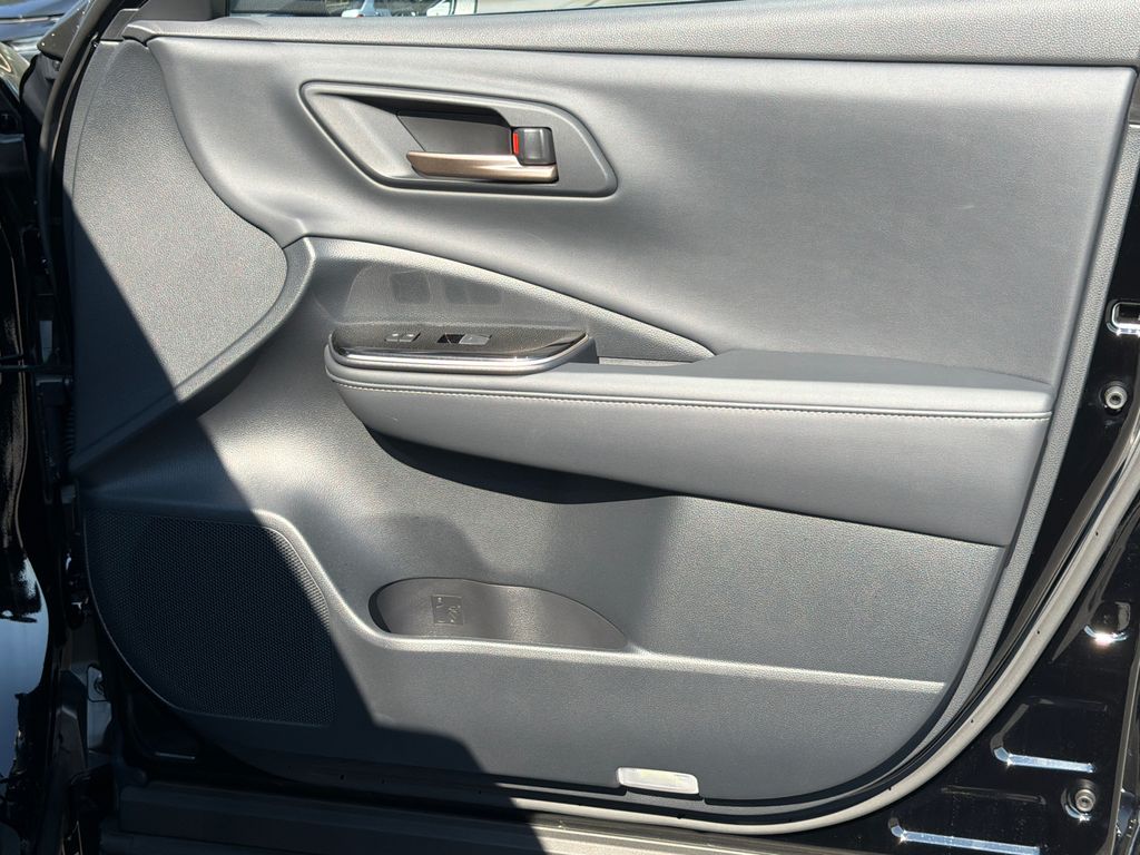 2026 Toyota Crown Signia Limited - Photo 13