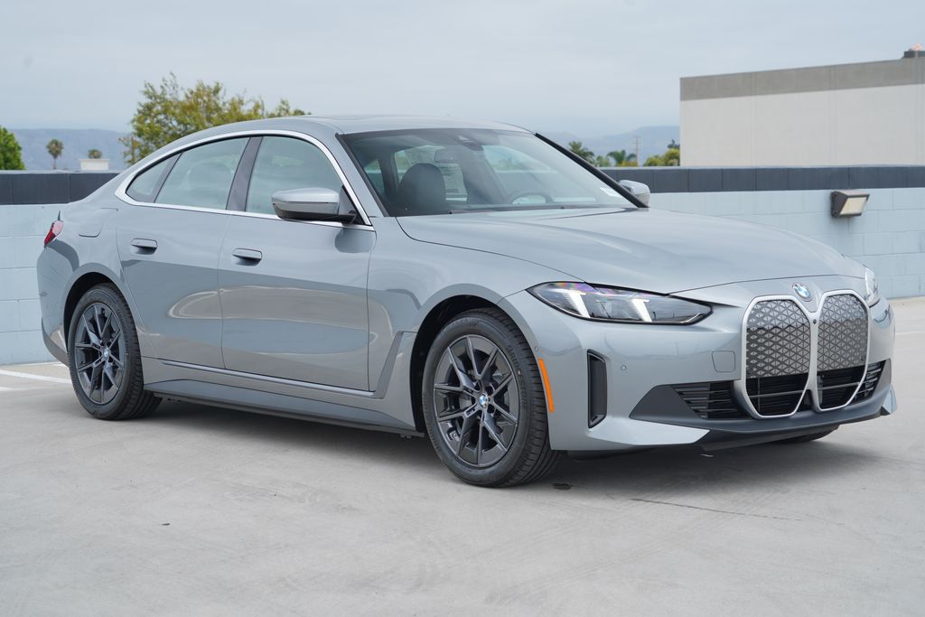 Thumbnail: 2026 BMW i4 - 3