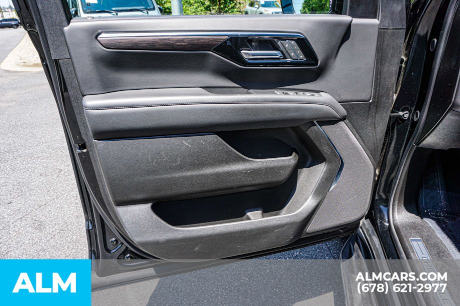 Used 2025 Black Chevrolet LT image 50