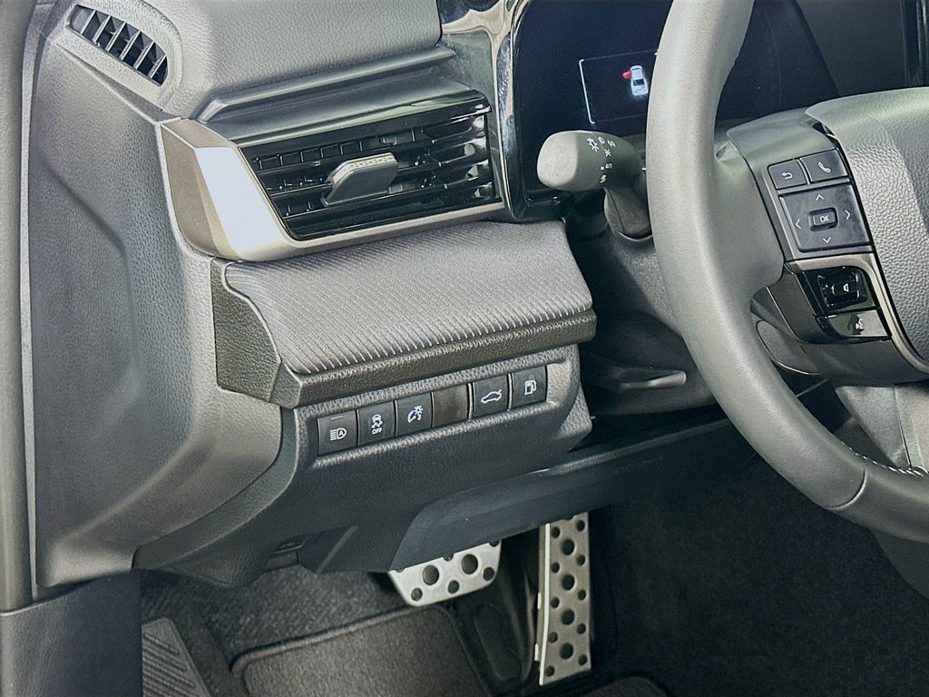 2025 Toyota Camry SE 10
