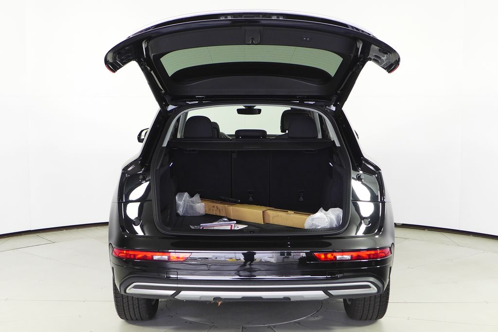 Thumbnail: 2023 Audi Q5 - 10