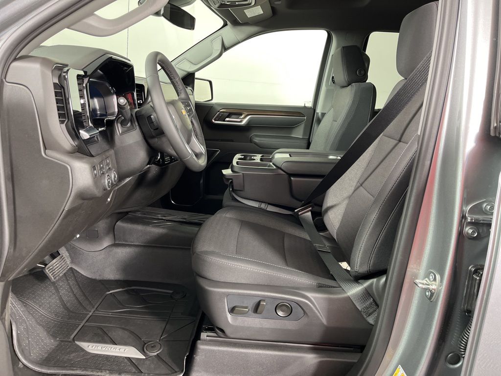 Thumbnail: 2026 Chevrolet Silverado 1500 - 22