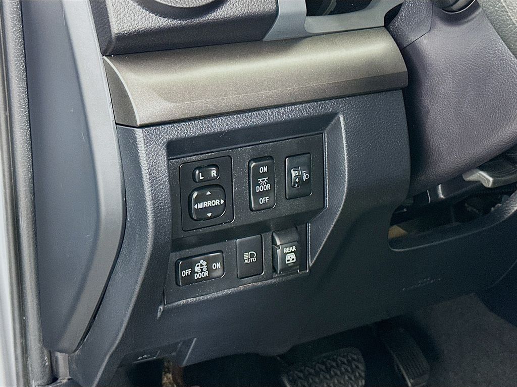 Thumbnail: 2020 Toyota Tundra - 10