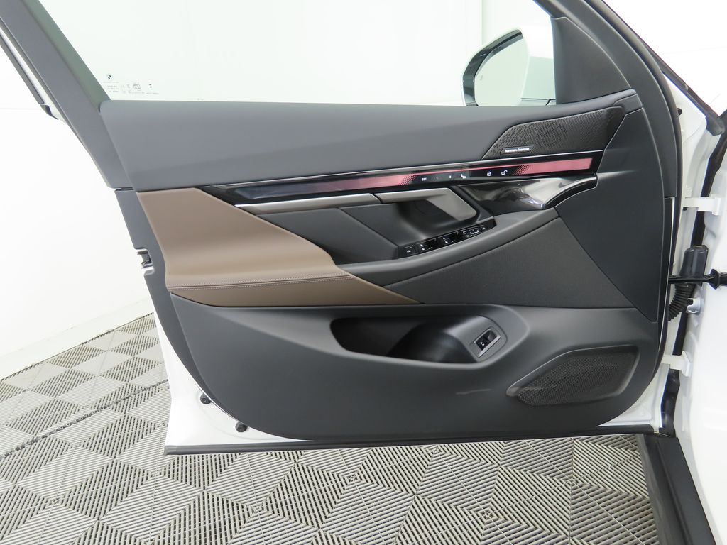 Thumbnail: 2026 BMW i5 - 26