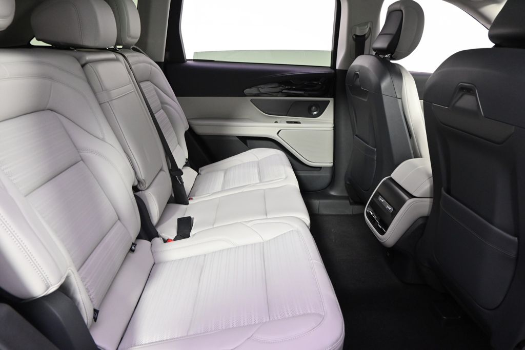 New 2026 White Lincoln Reserve image 18