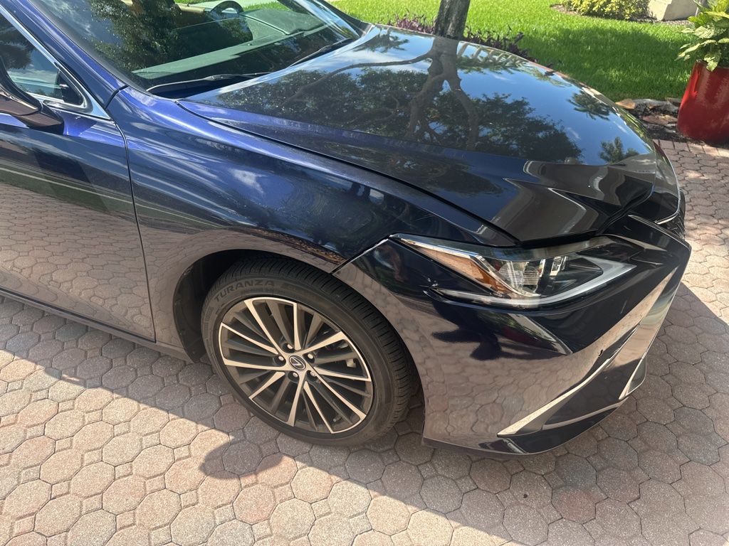2025 Lexus ES 350 350's photo