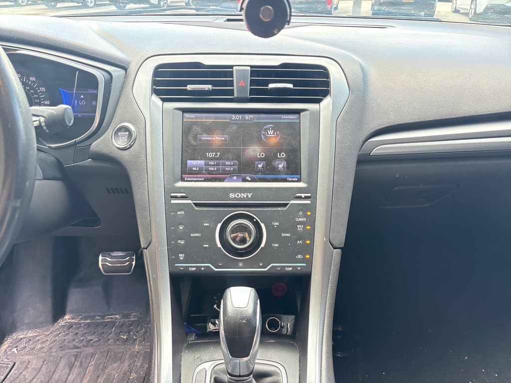 Used 2013 Silver Ford Titanium image 23