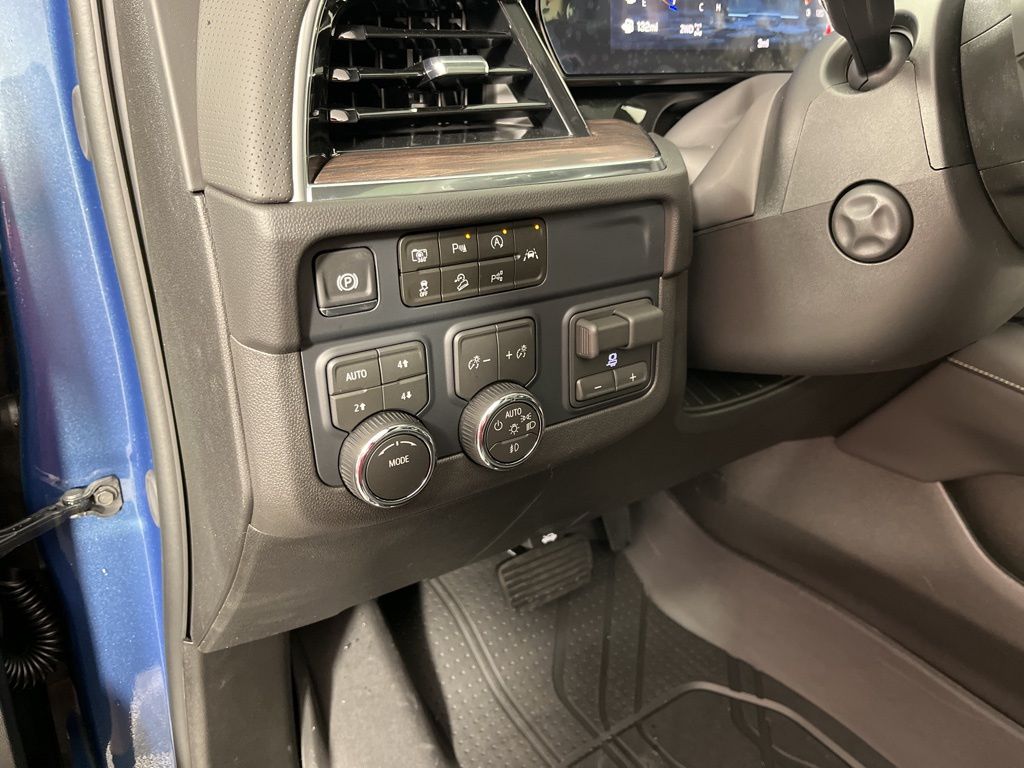 Thumbnail: 2026 Chevrolet Suburban - 27