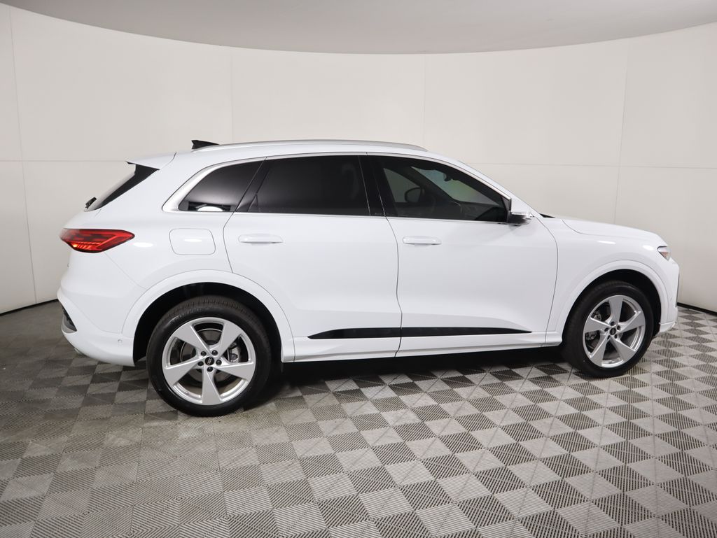 Thumbnail: 2025 Audi Q5 - 4