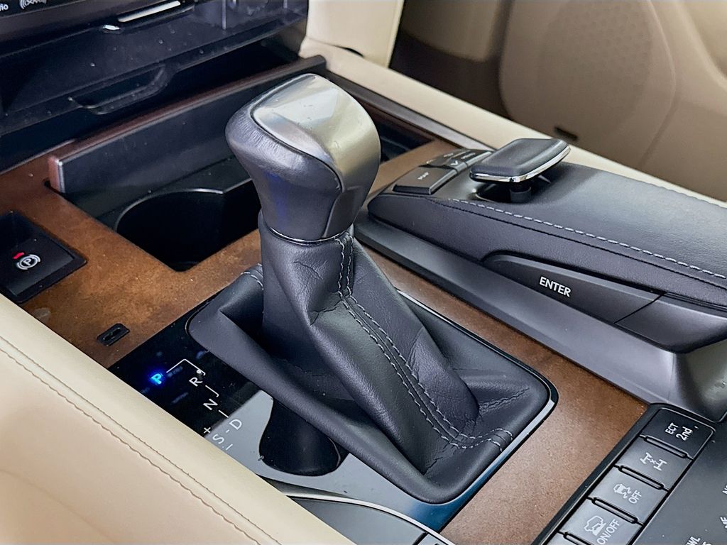 Thumbnail: 2017 Lexus LX - 17