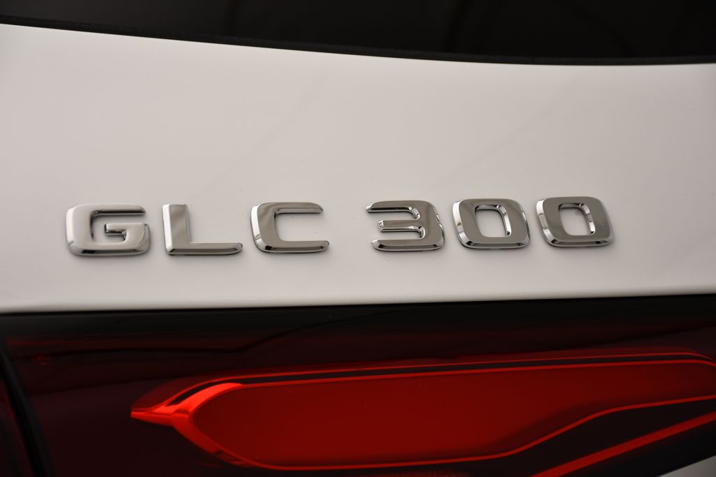 2025 Mercedes-Benz GLC 300 9