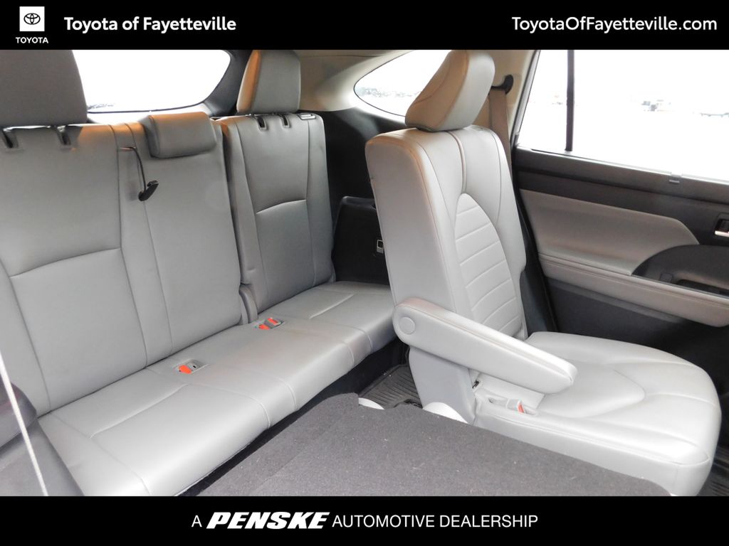 Thumbnail: 2021 Toyota Highlander - 5