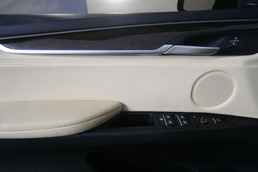 Thumbnail: 2017 BMW X5 - 9