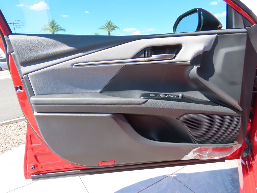 2025 Toyota Camry LE 23