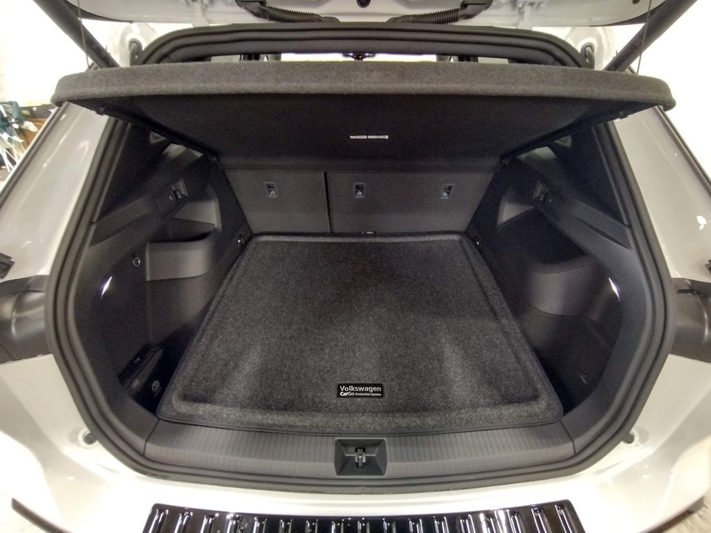 2026 Volkswagen Tiguan SEL R-Line Turbo