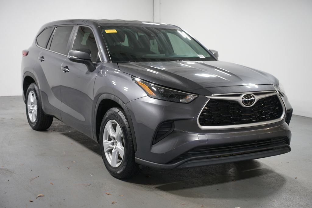 Thumbnail: 2023 Toyota Highlander - 3