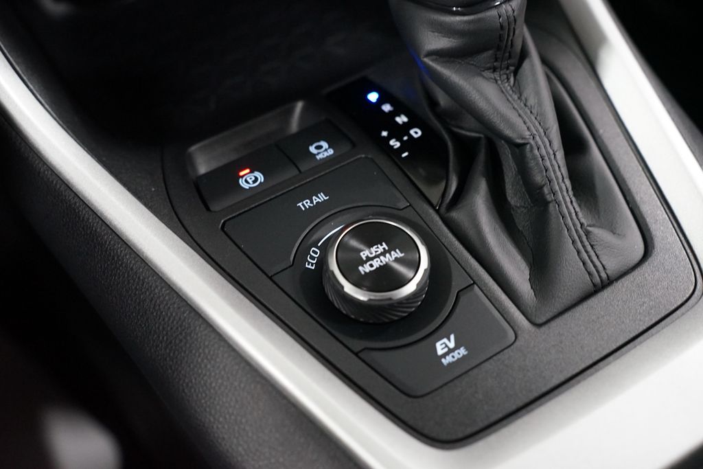 Thumbnail: 2025 Toyota RAV4 - 22