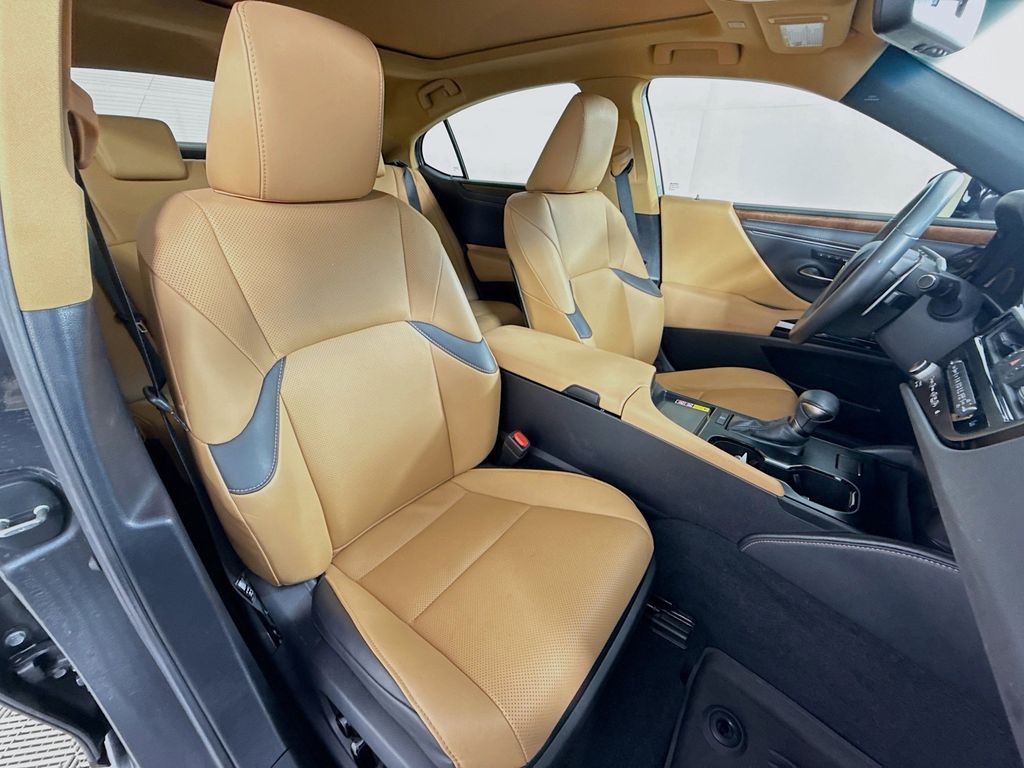 Thumbnail: 2023 Lexus ES - 28