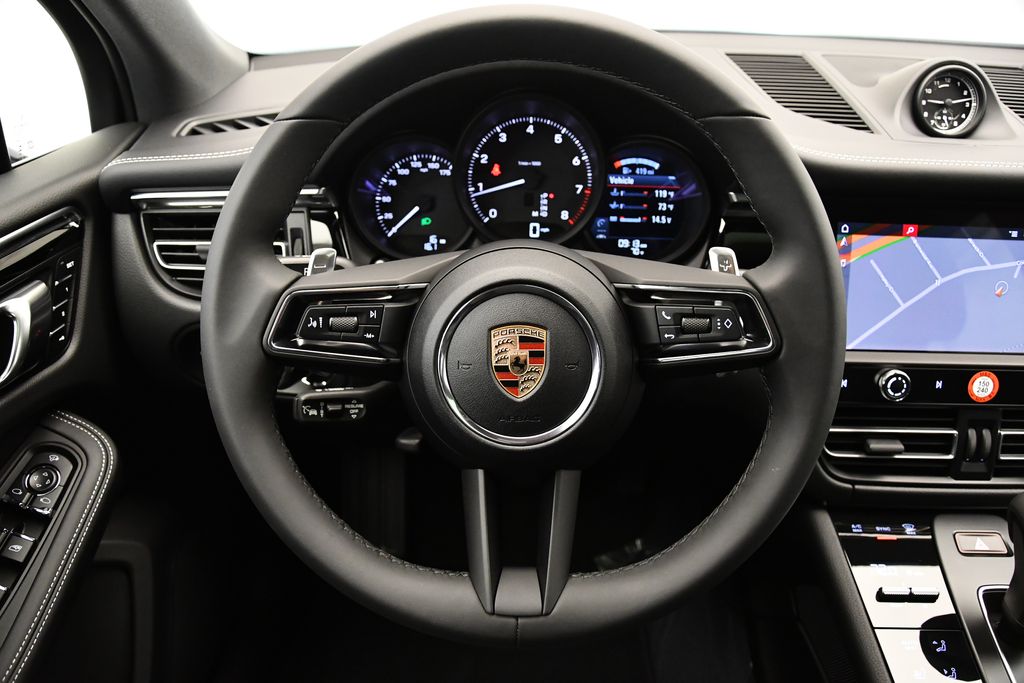 Thumbnail: 2025 Porsche Macan - 21