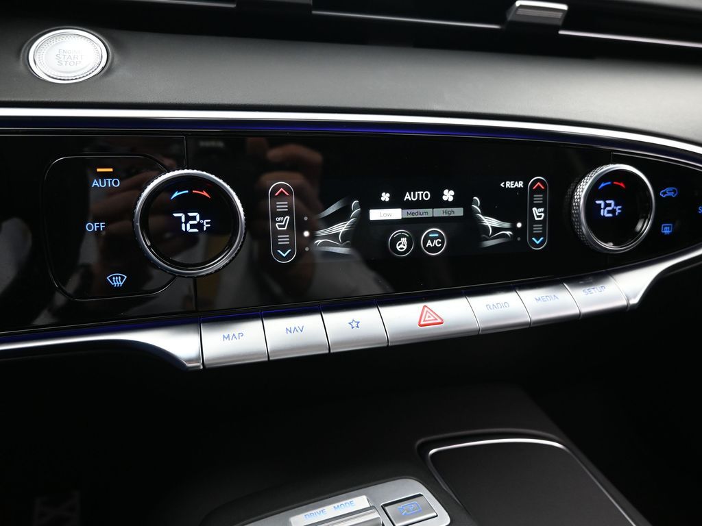 2022 Genesis GV70 2.5T Standard