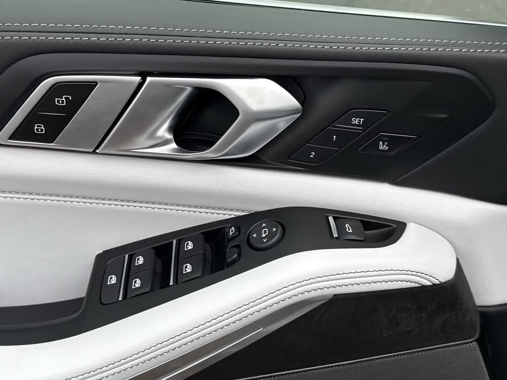 Thumbnail: 2026 BMW X5 - 13