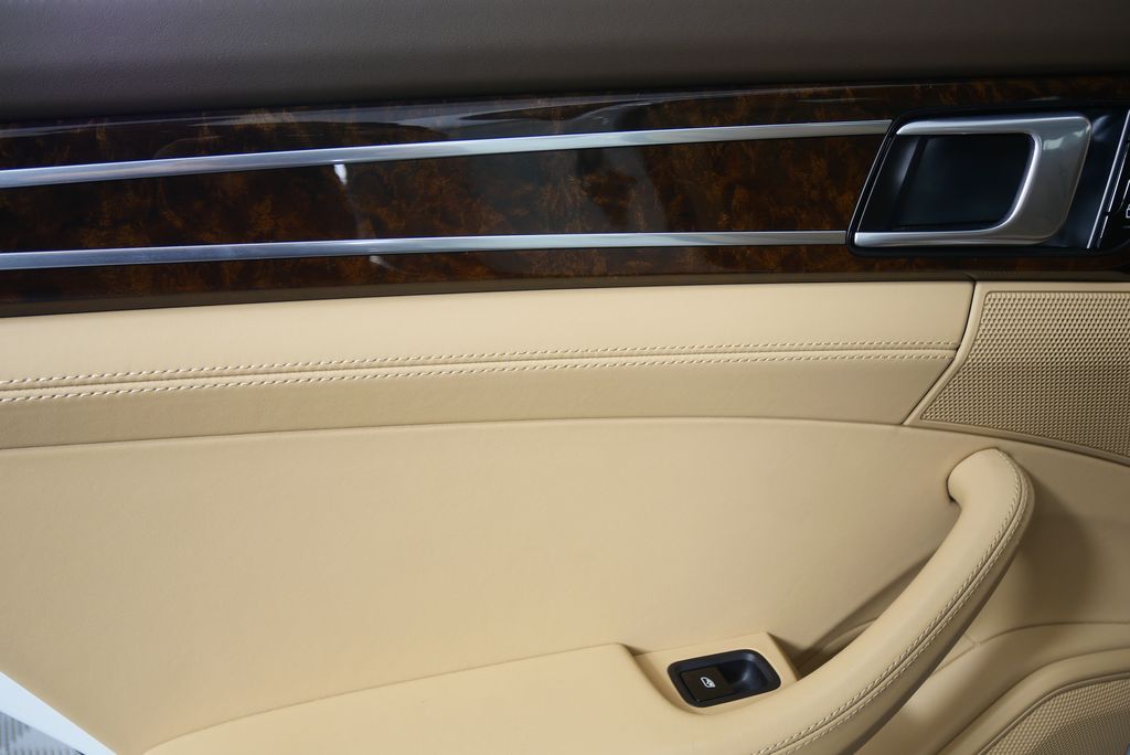 Thumbnail: 2019 Porsche Panamera - 15