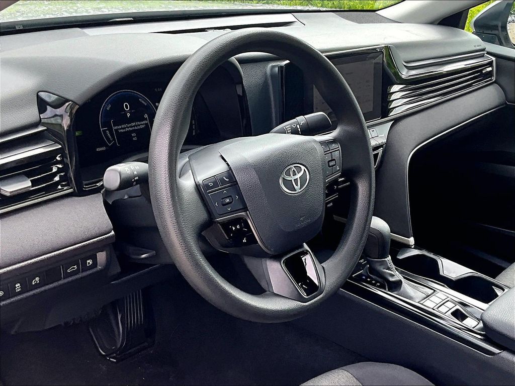 2025 Toyota Camry — photo 8