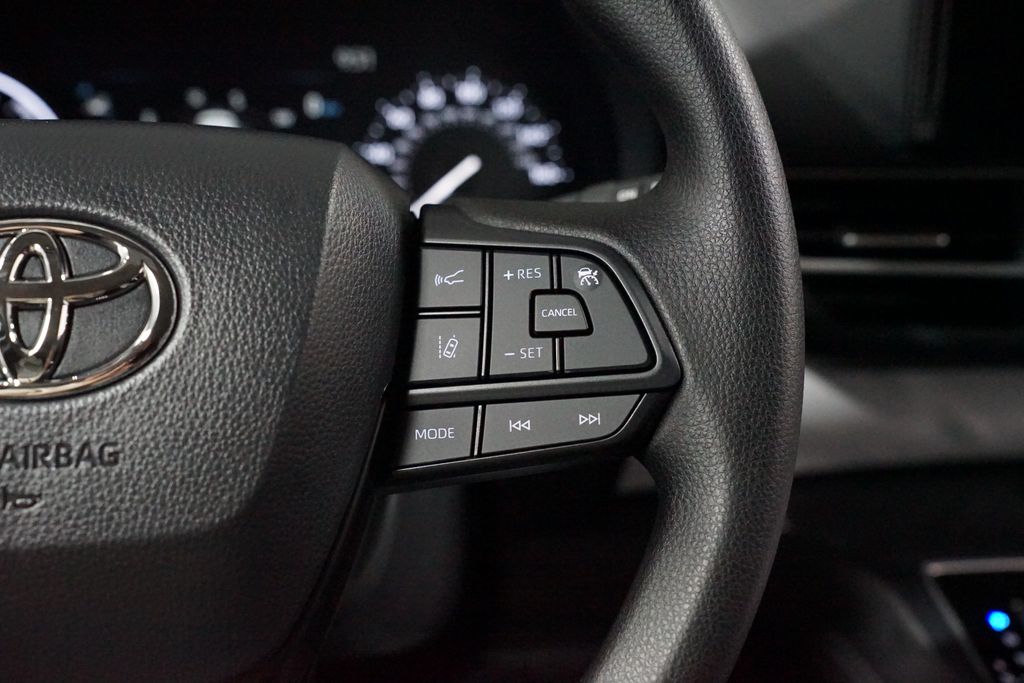 Thumbnail: 2026 Toyota Sienna - 13