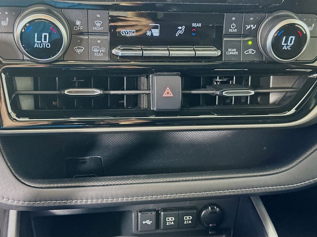 Thumbnail: 2021 Toyota Highlander - 15