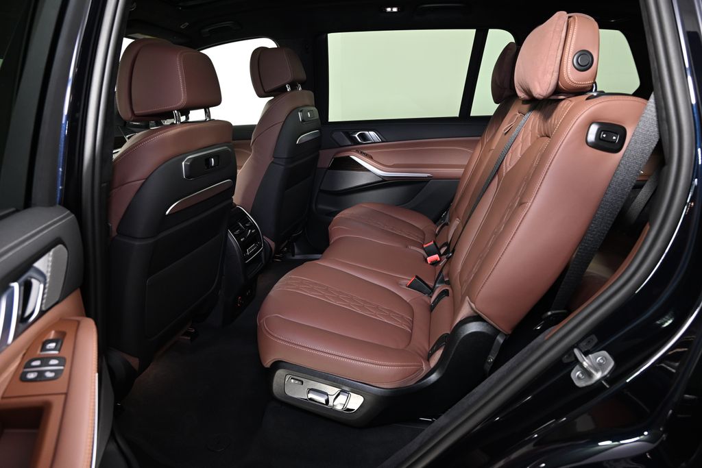 Thumbnail: 2026 BMW X7 - 25
