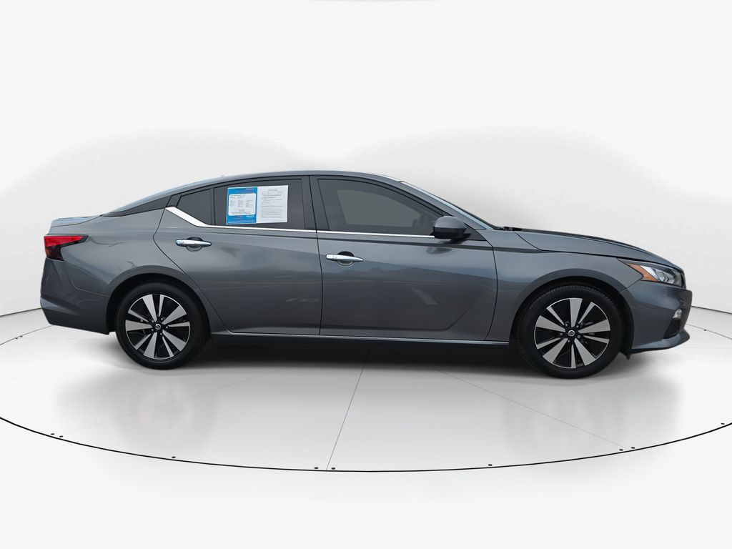 2022 Gun Metallic Nissan Altima 2.5 SV FWD Sedan