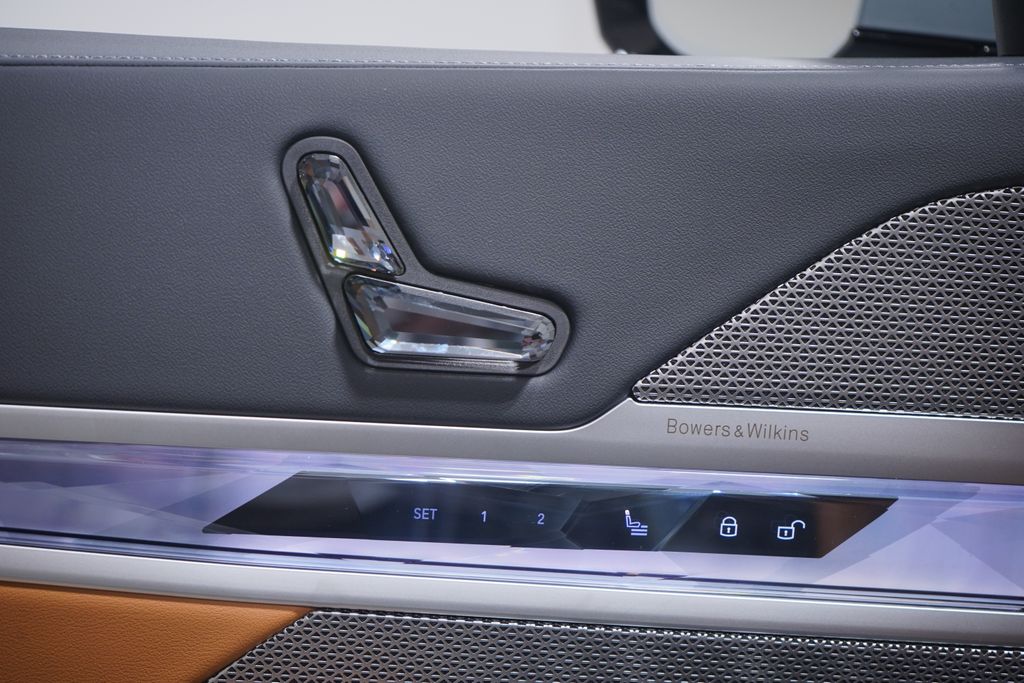 2025 BMW 7 Series 740i 15